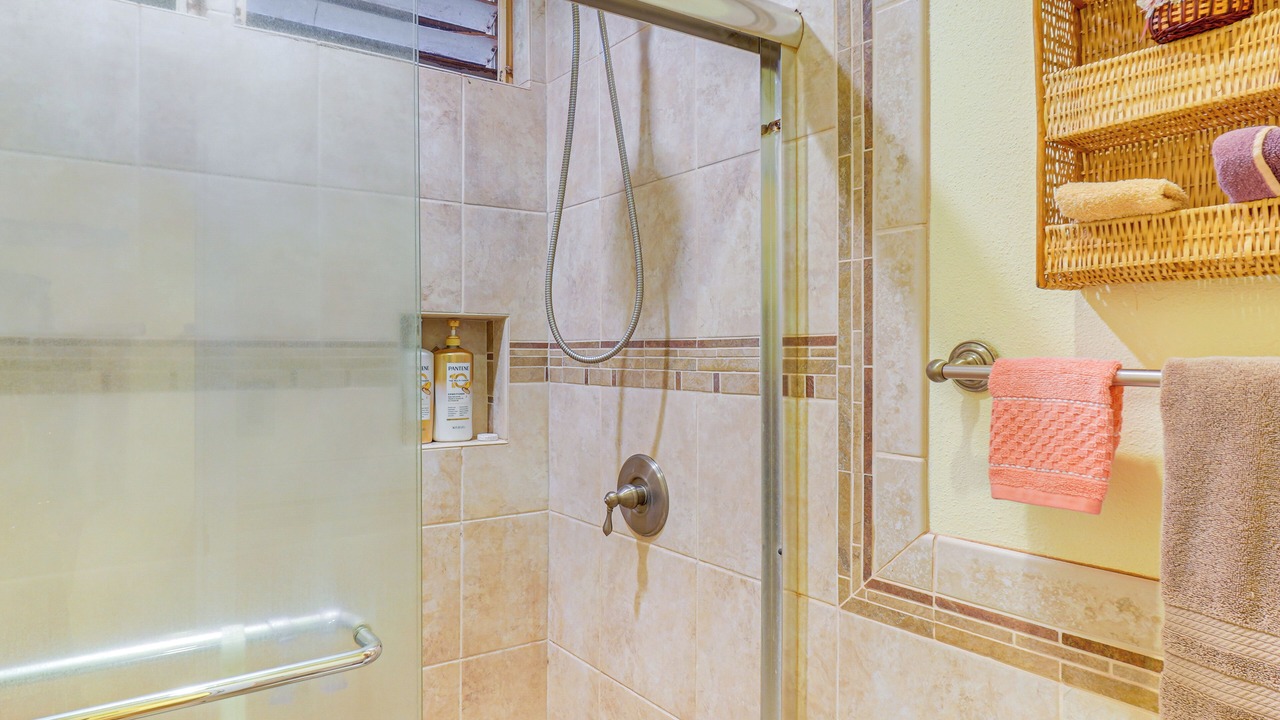 Photo of Bathroom in Maunaloa