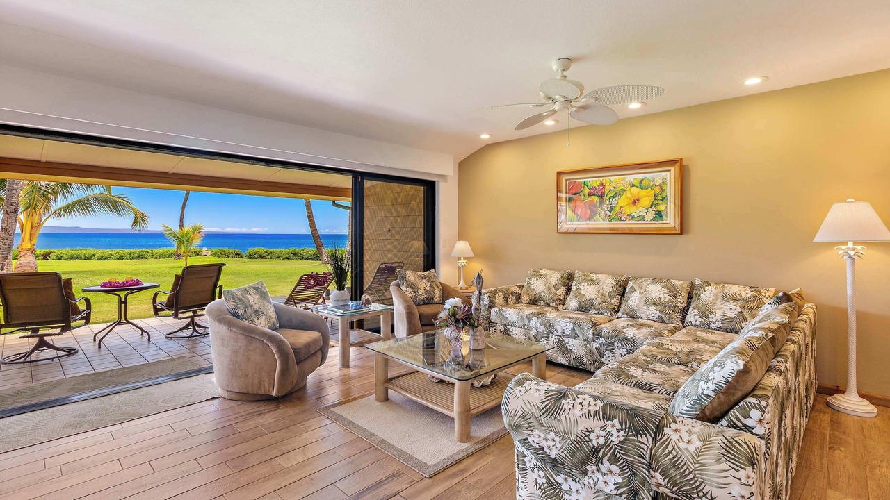 Photo of Livingroom in Historic Lahaina Front Street