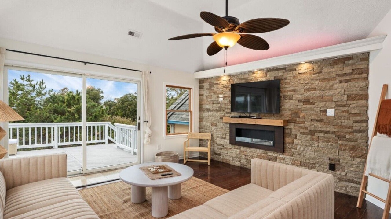 Photo of Livingroom in Whalehead Beach