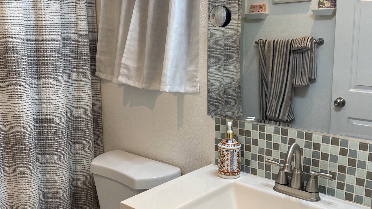 Photo of Bathroom in Nanakuli