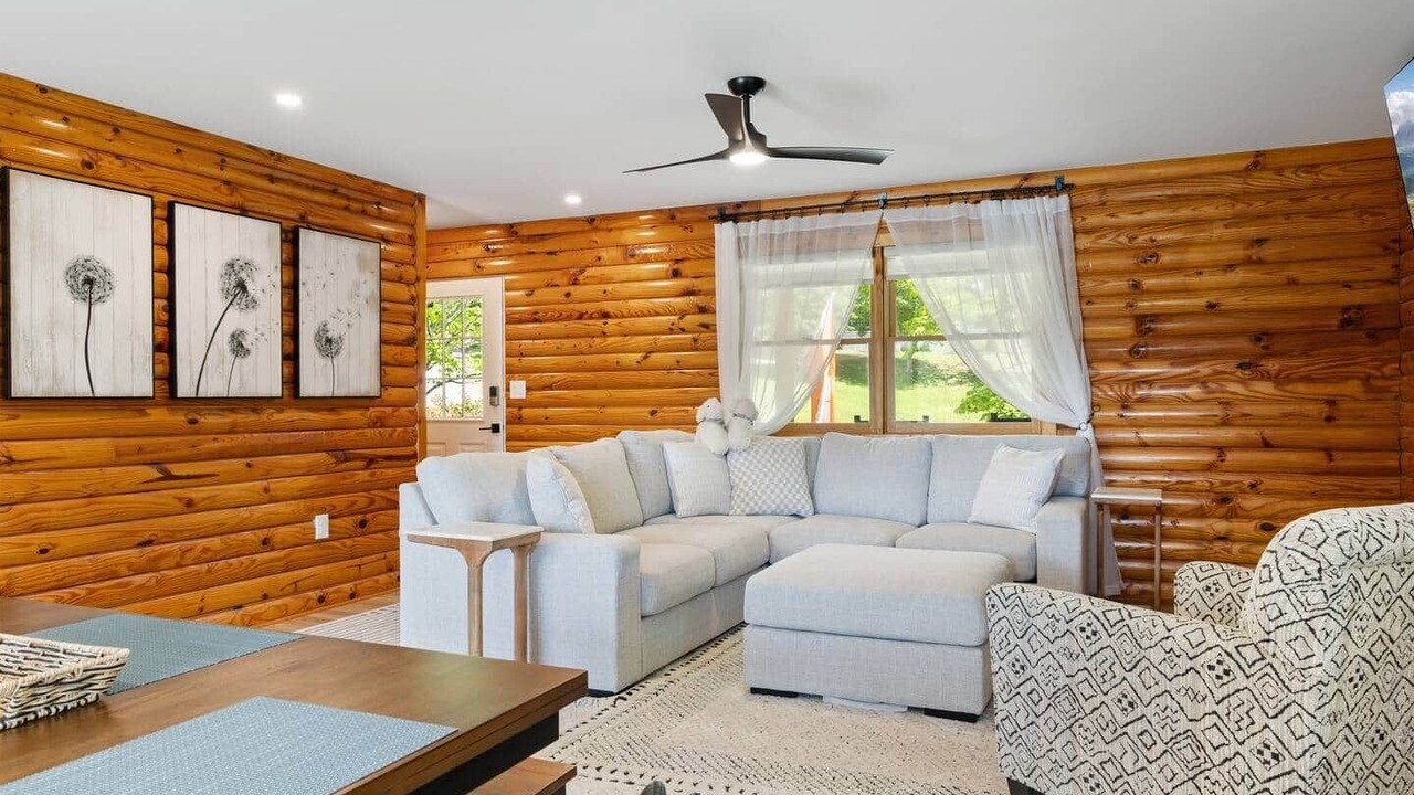 Photo of Livingroom in Seneca