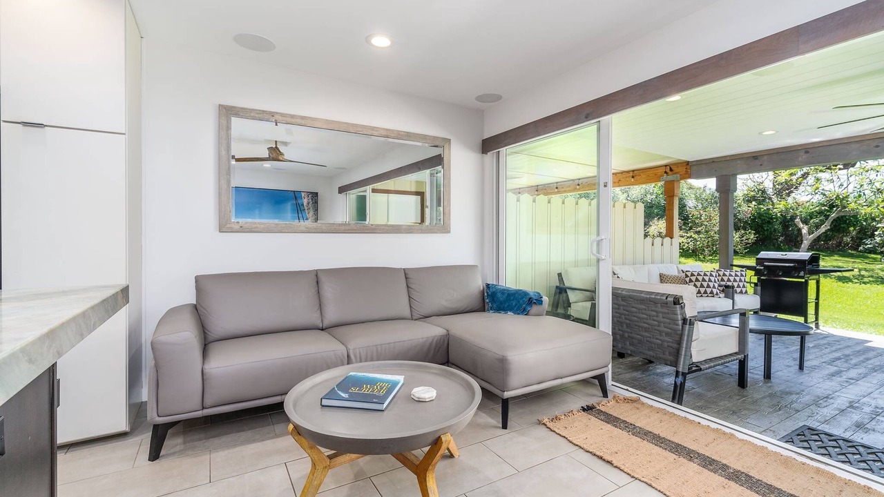 Photo of Livingroom in Downtown Lahaina