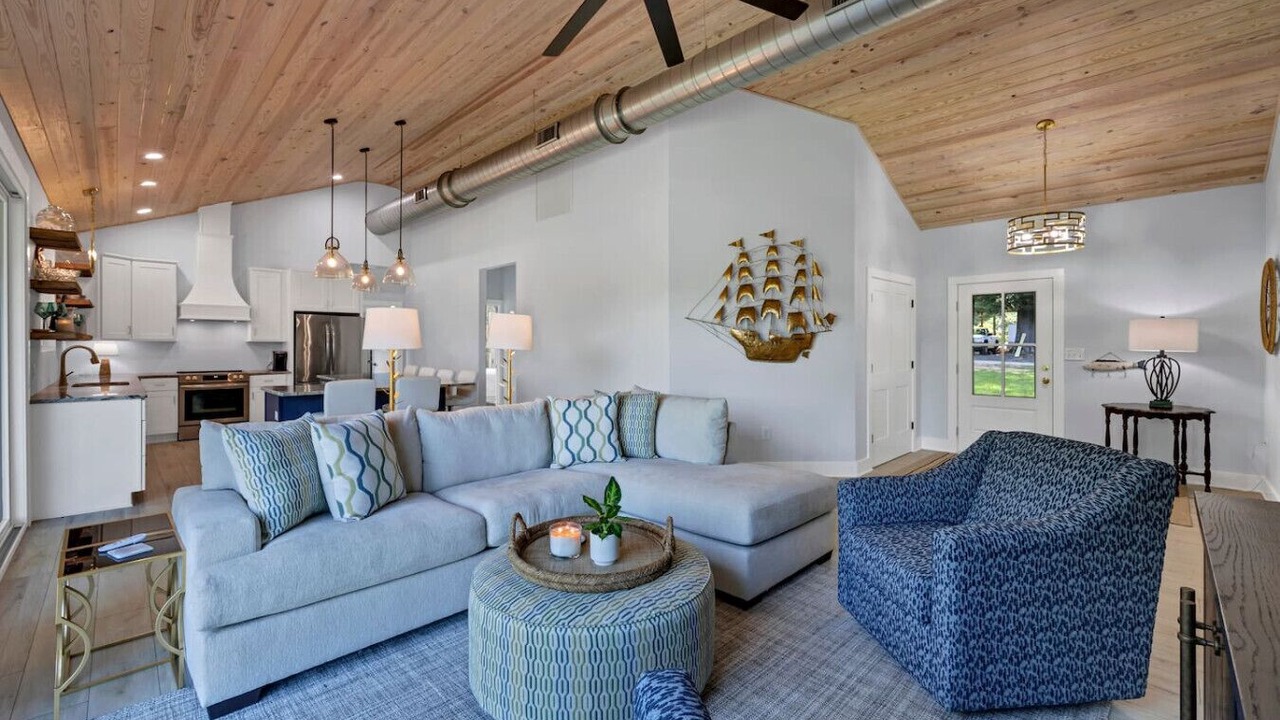 Photo of Livingroom in Saluda