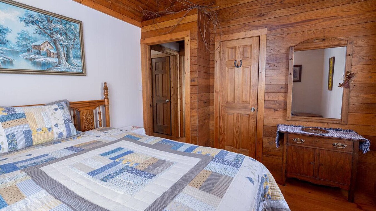 Photo of Bedroom in Mountain Rest