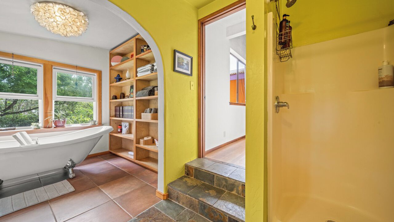 Photo of Bathroom in Keaau