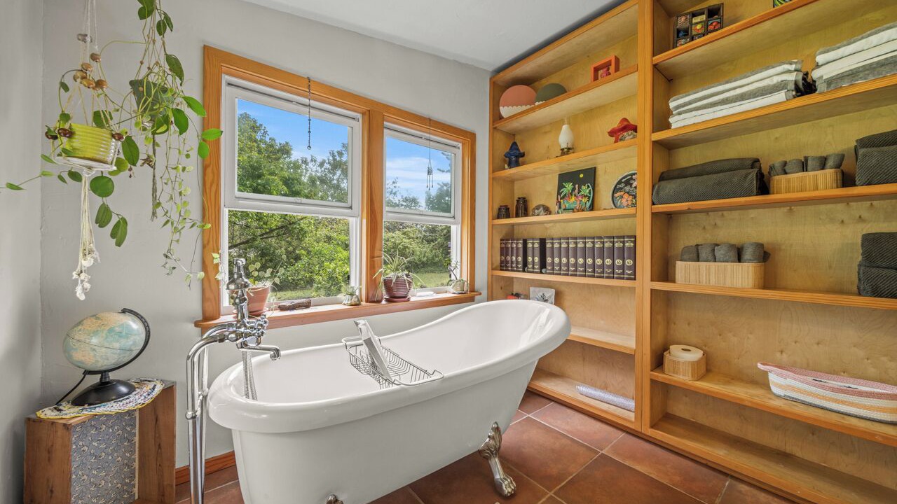 Photo of Bathroom in Keaau