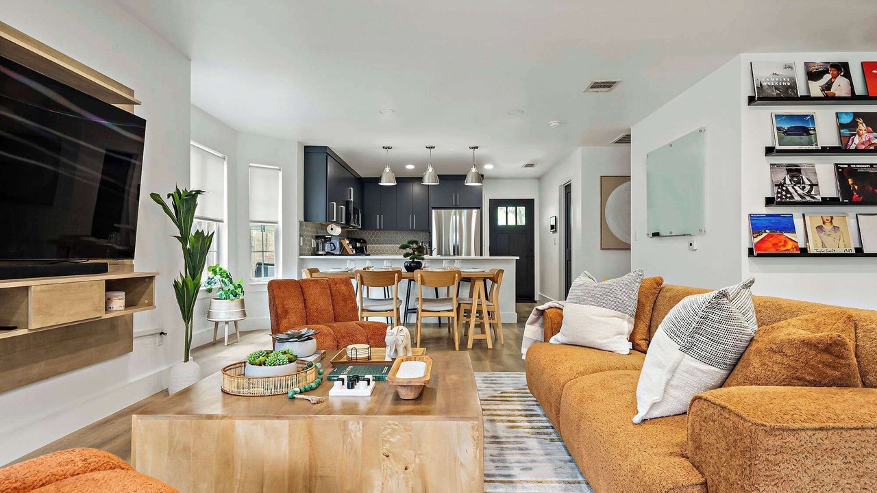 Photo of Livingroom in Montopolis