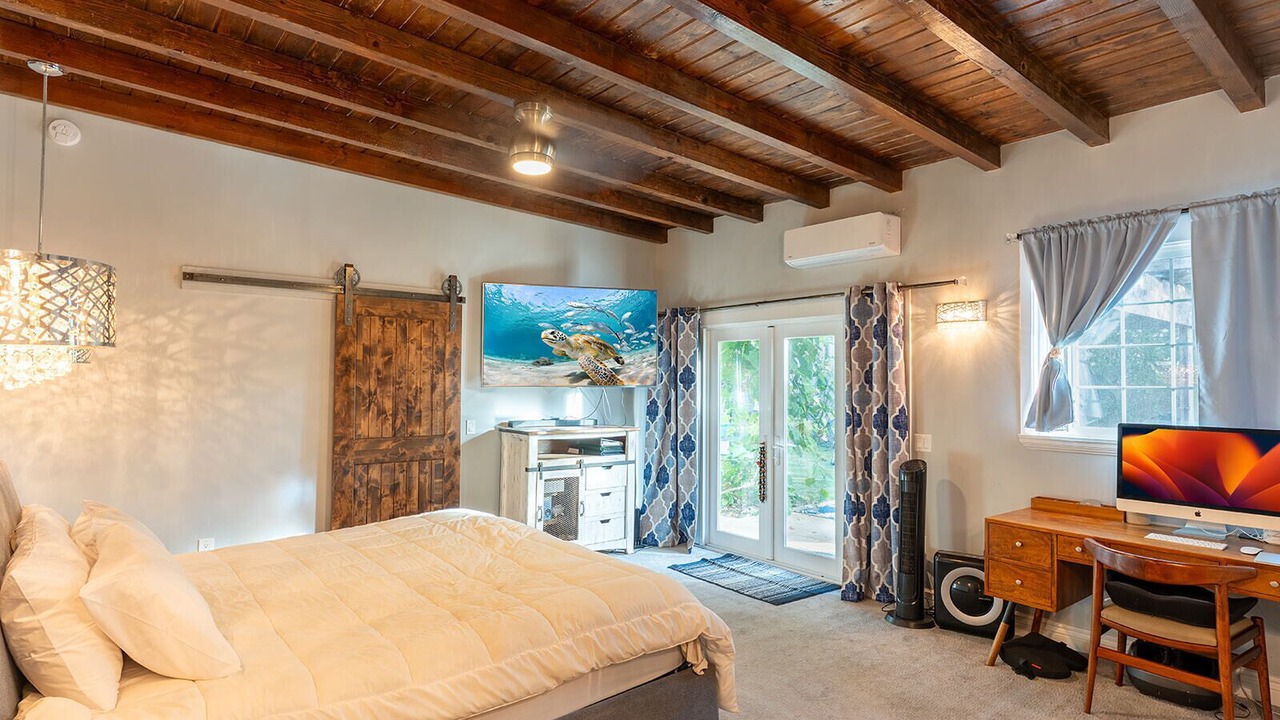 Photo of Bedroom in Portlock