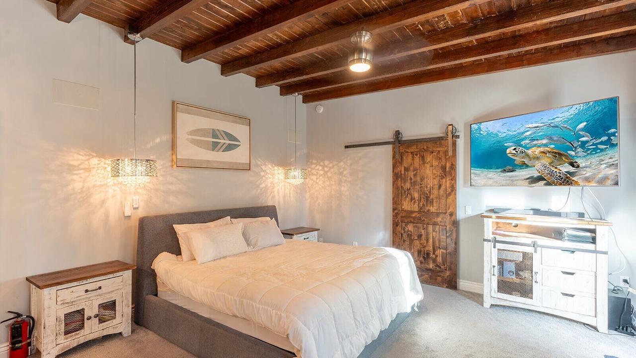 Photo of Bedroom in Portlock