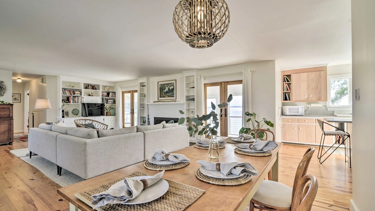 Photo of Livingroom in Deltaville