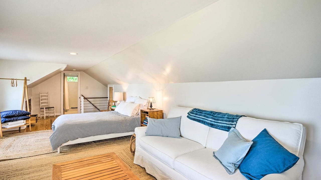 Photo of Livingroom in Deltaville