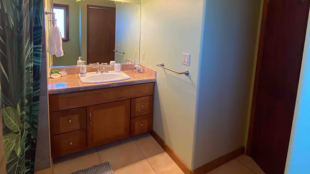 Photo of Bathroom in Pu'uanahulu