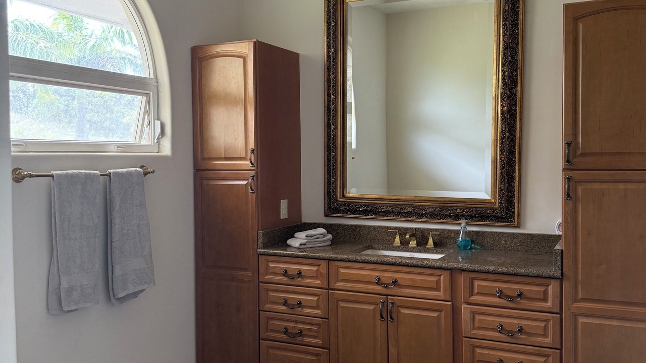 Photo of Bathroom in Wailuku