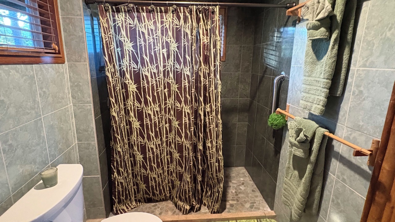Photo of Bathroom in Haiku