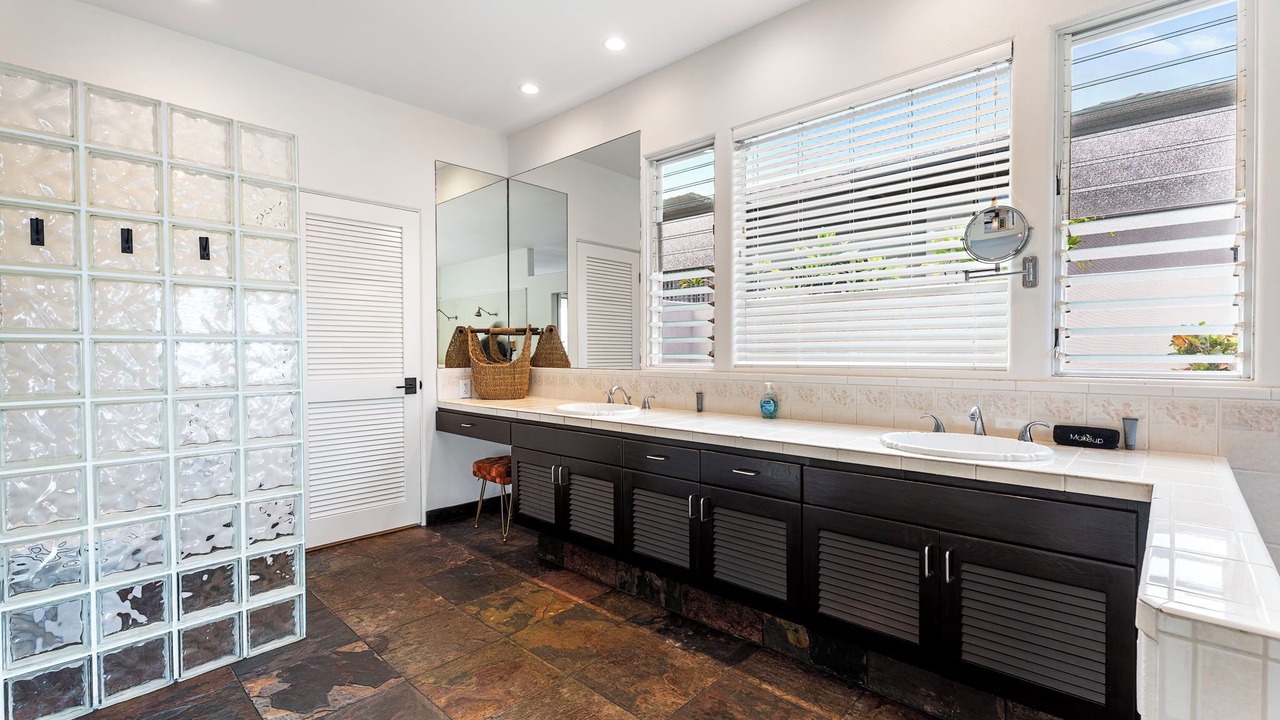 Photo of Bathroom in Kahaluu-Keauhou