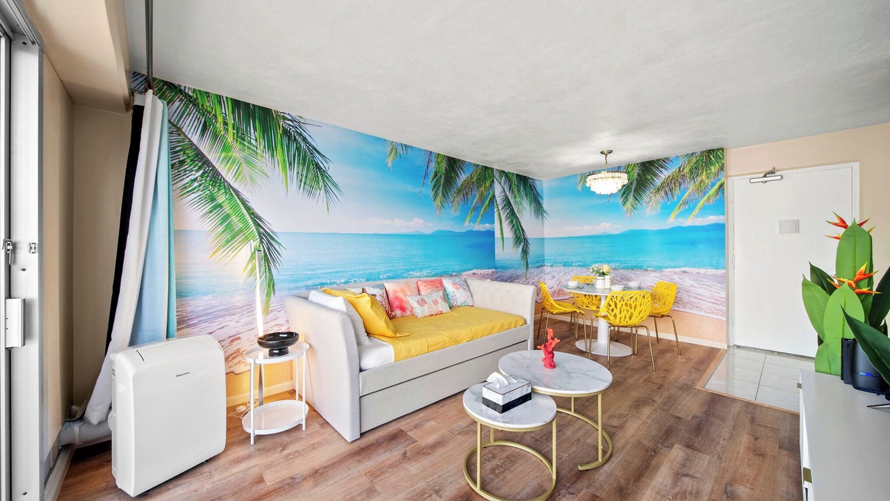 Photo of Livingroom in Waikiki