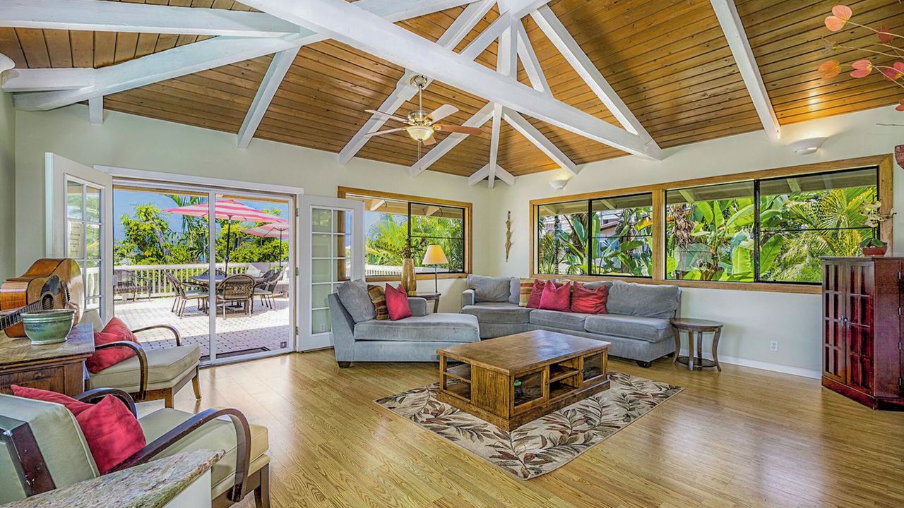 Photo of Livingroom in Kahaluu Bay