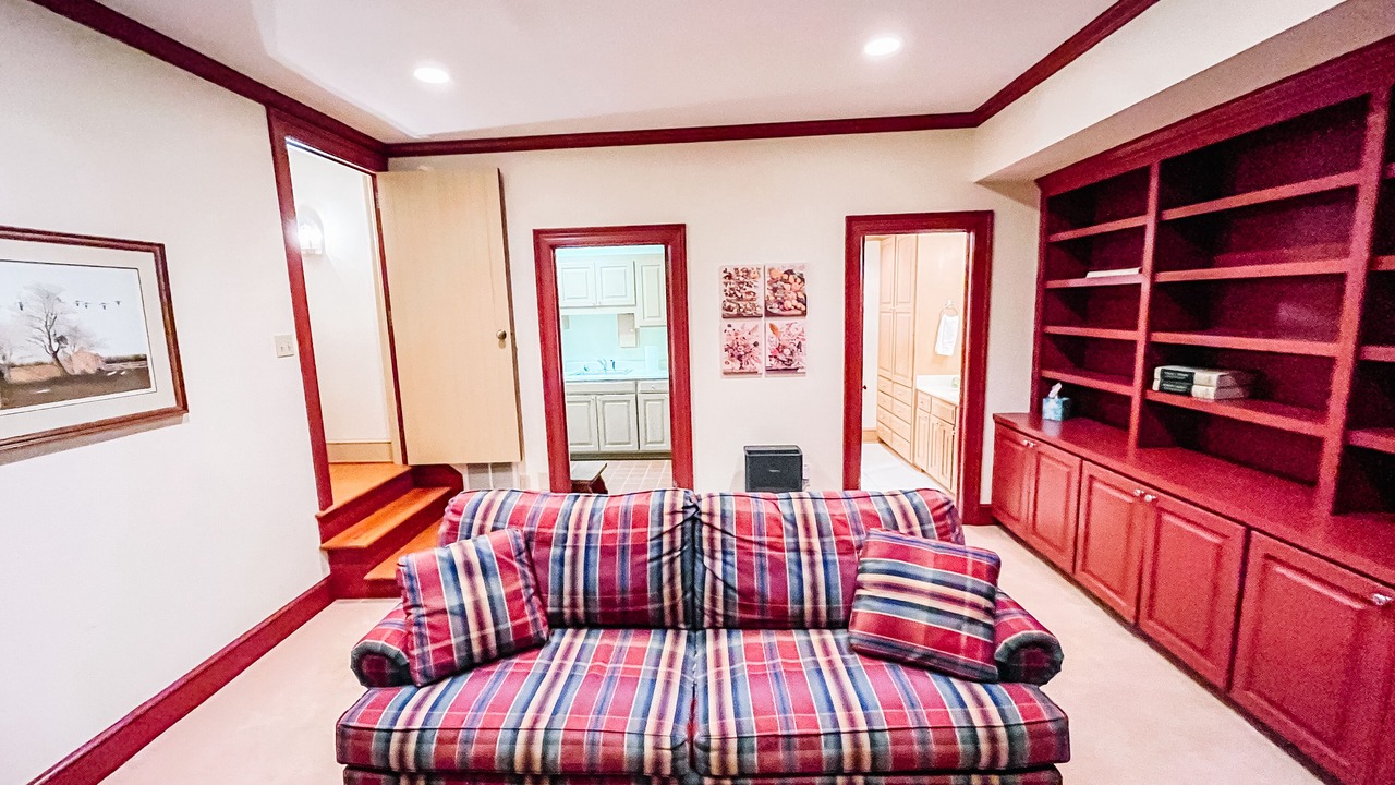 Photo of Livingroom in White Stone