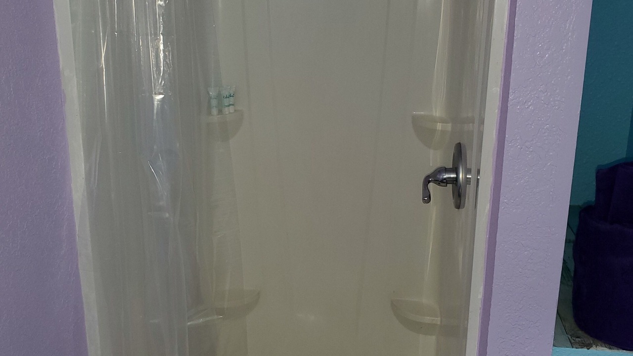 Photo of Bathroom in Wailuku