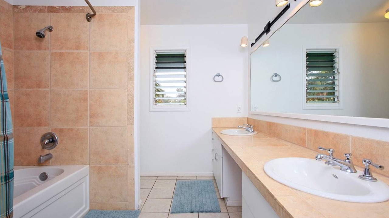 Photo of Bathroom in Pauwela