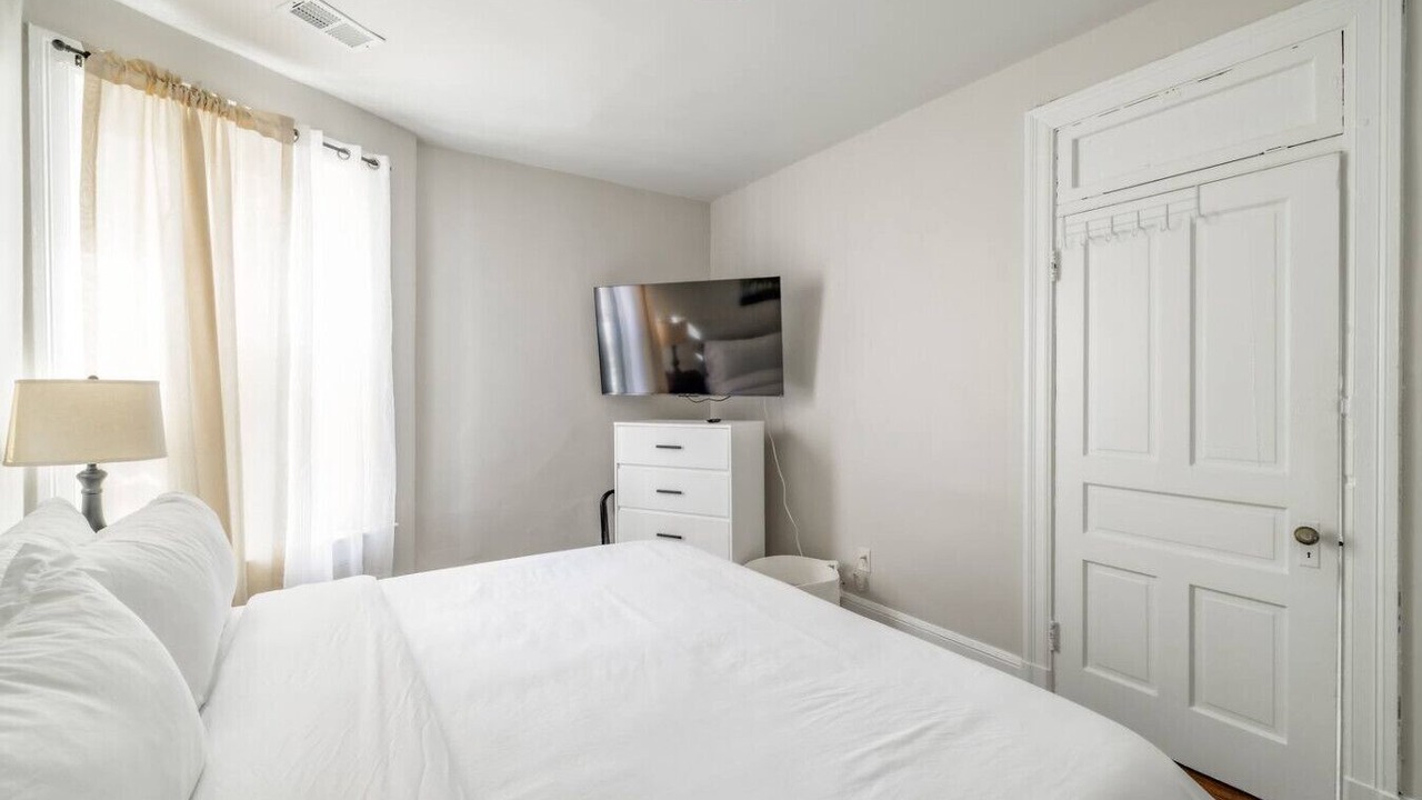 Photo of Bedroom in Adams Morgan