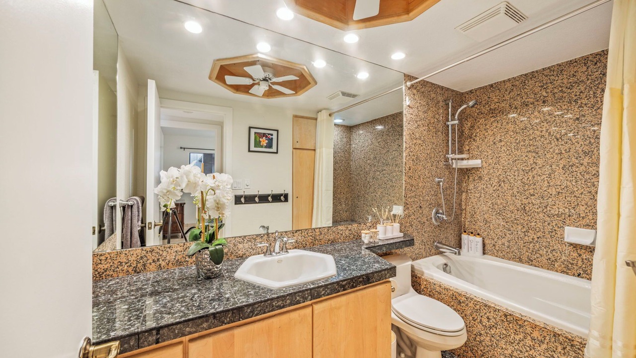 Photo of Bathroom in Maalaea