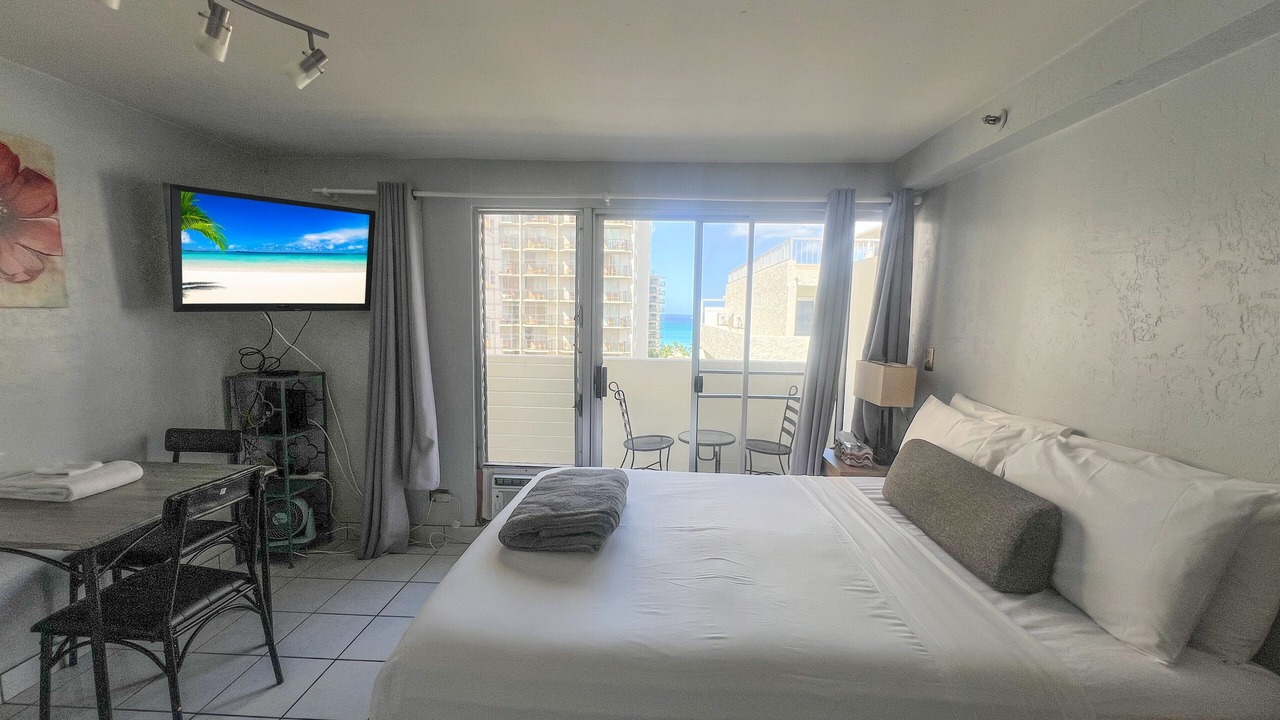 Photo of Bedroom in Waikiki