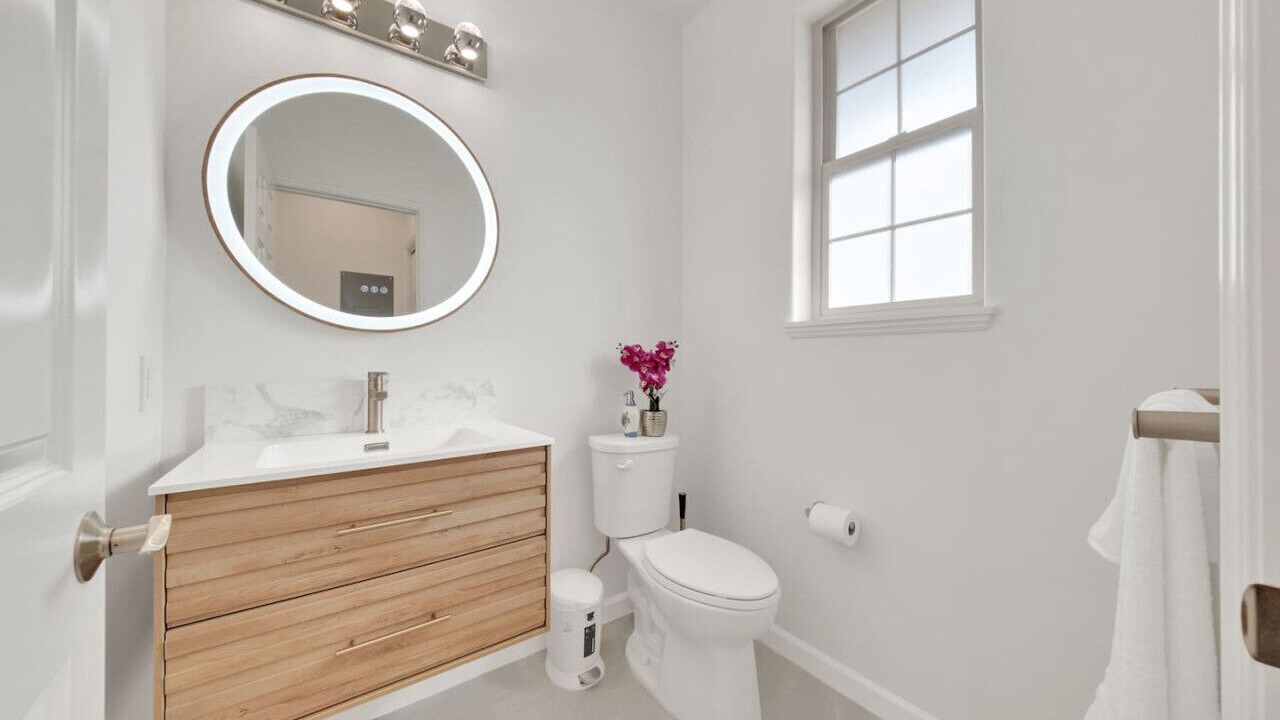Photo of Bathroom in Makaha Valley