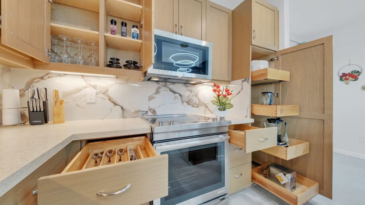 Photo of Kitchen in Makaha Valley