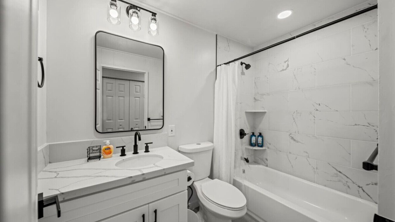 Photo of Bathroom in Hilo