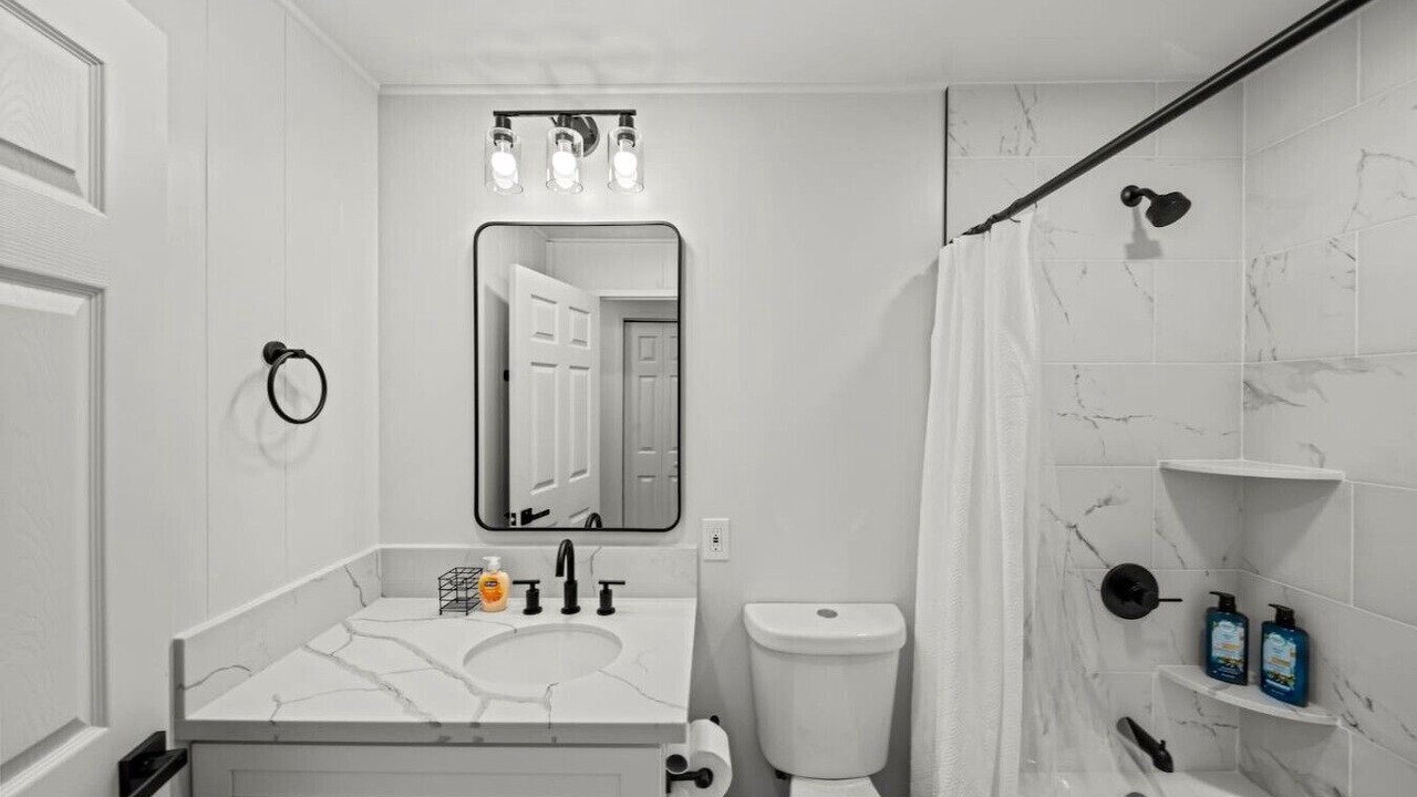 Photo of Bathroom in Hilo