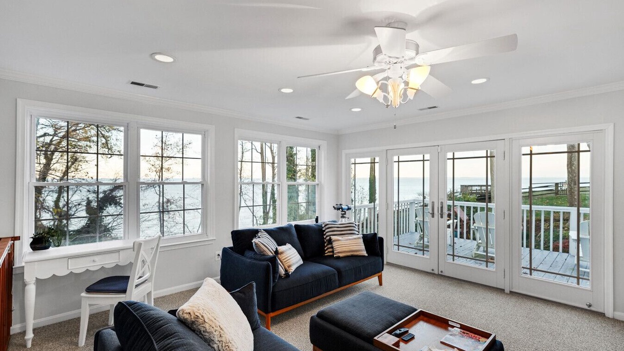 Photo of Livingroom in Chesapeake Beach