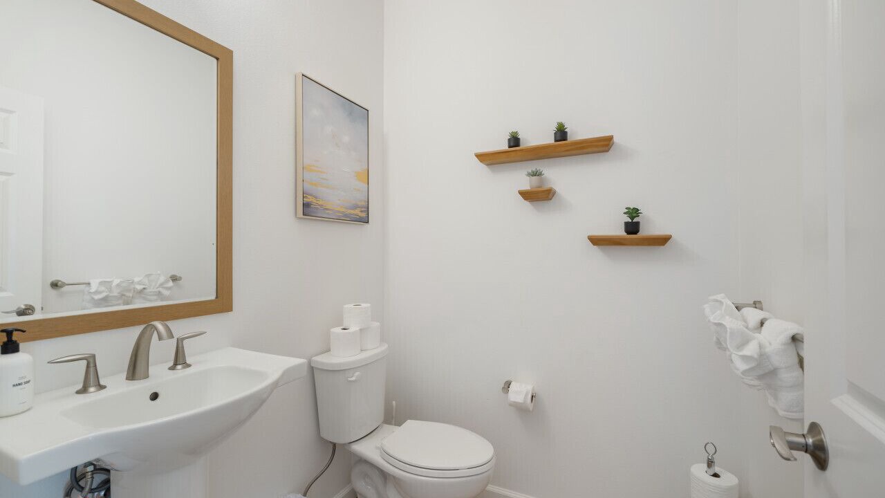 Photo of Bathroom in Makaha Valley