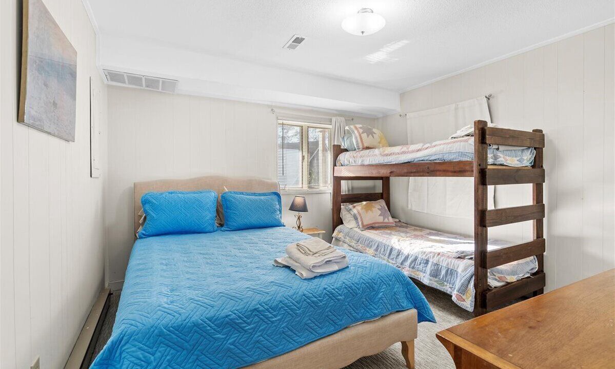 Photo of Bedroom in North Shore Acres