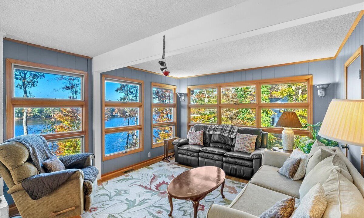 Photo of Livingroom in North Shore Acres