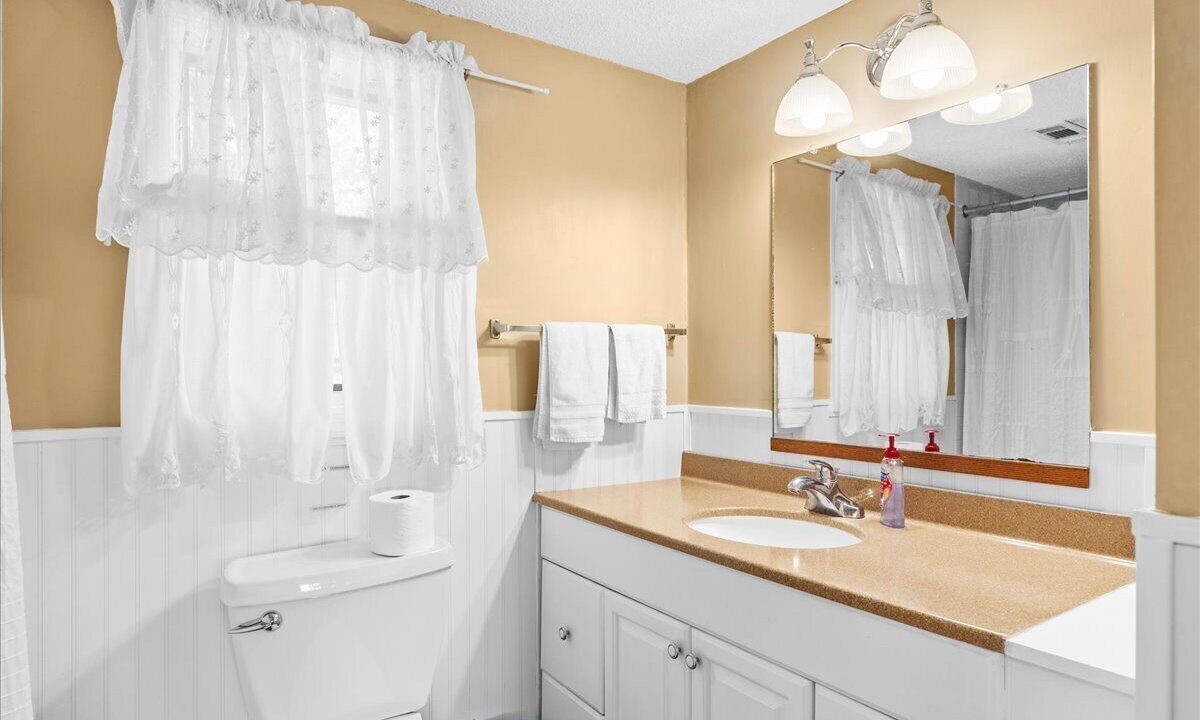 Photo of Bathroom in North Shore Acres