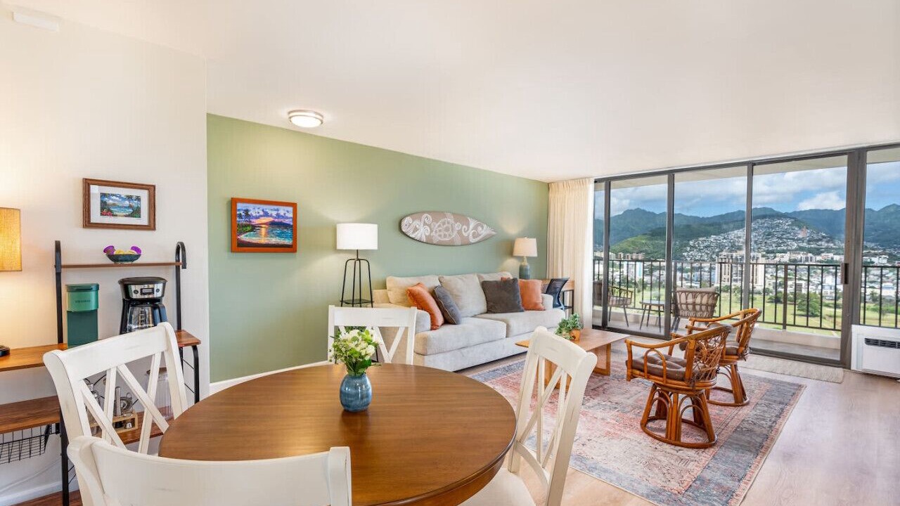 Photo of Livingroom in Waikiki