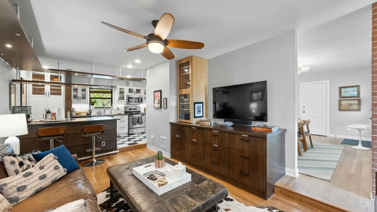 Photo of Livingroom in Greater South River City