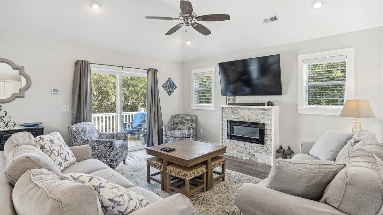 Photo of Livingroom in Monteray Shores