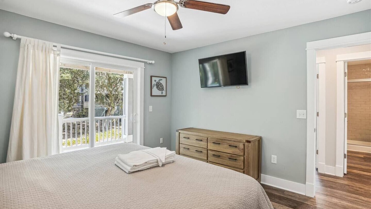 Photo of Bedroom in Monteray Shores
