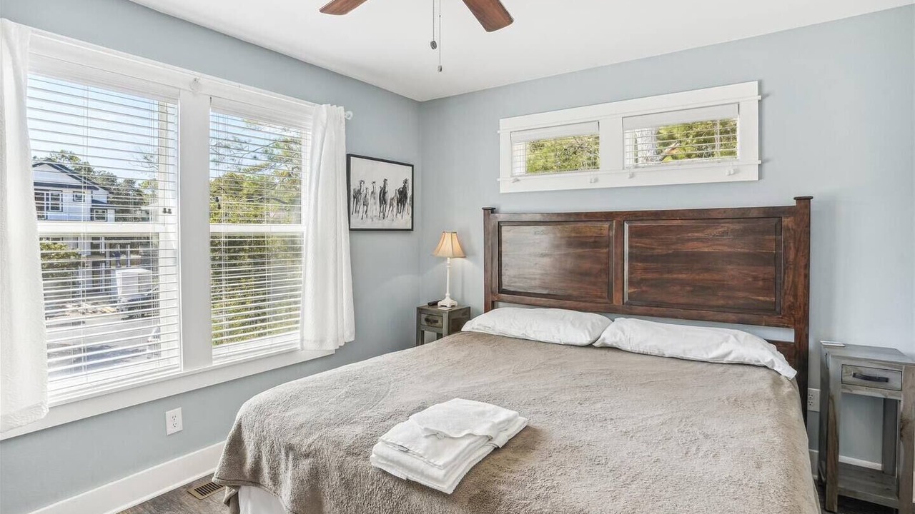 Photo of Bedroom in Monteray Shores