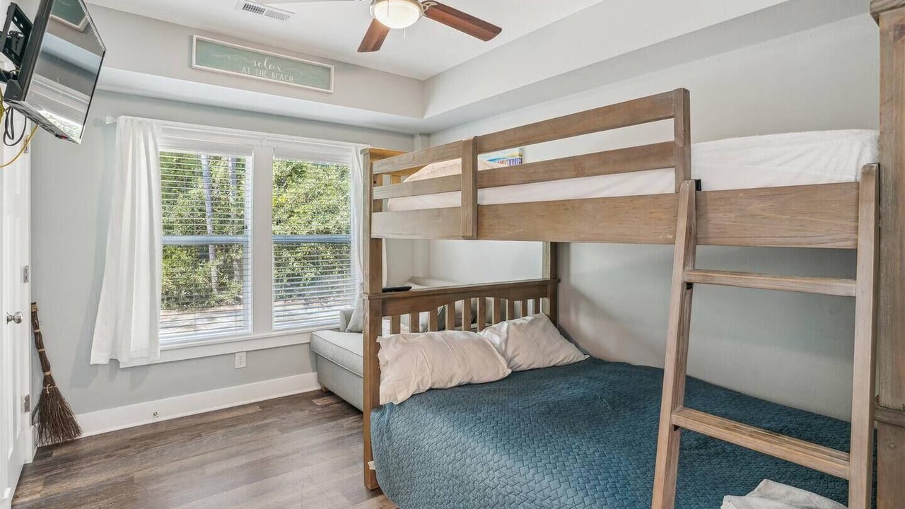Photo of Bedroom in Monteray Shores