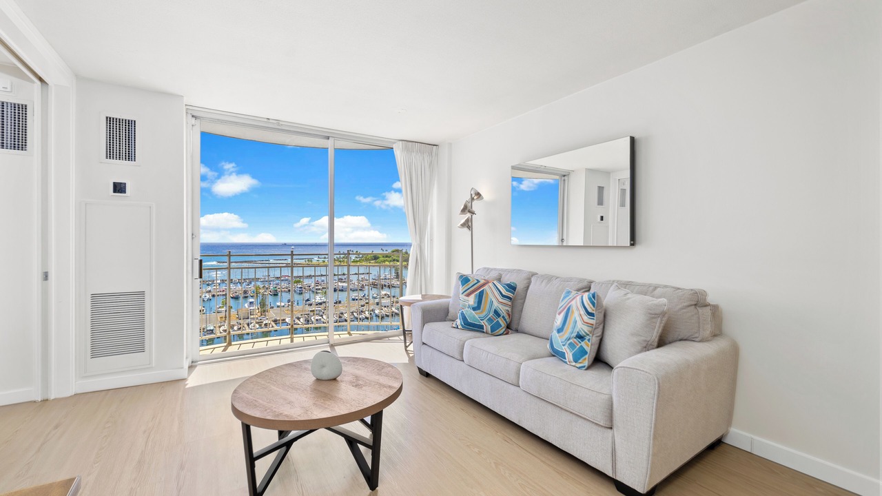 Photo of Livingroom in Waikiki