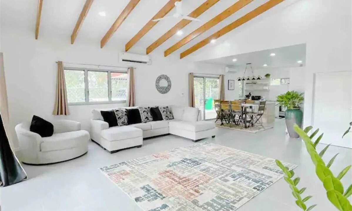 Photo of Livingroom in Laie