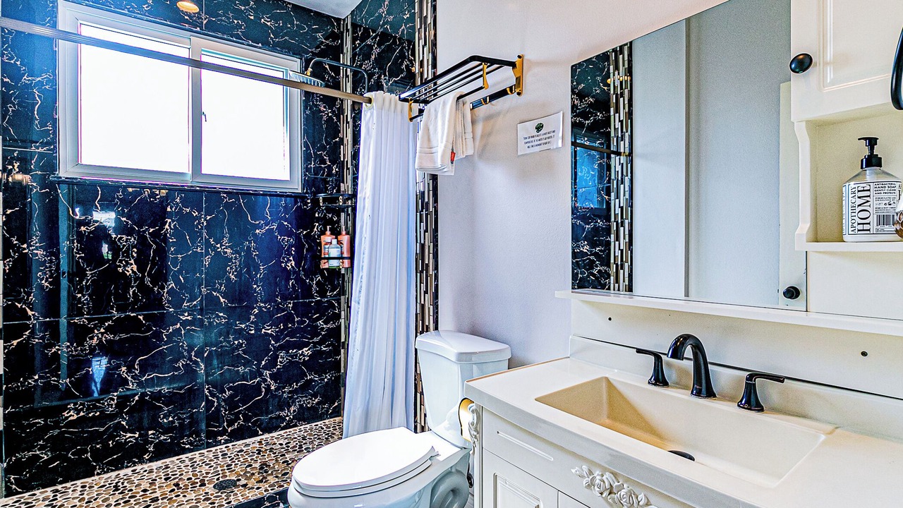 Photo of Bathroom in Hilo
