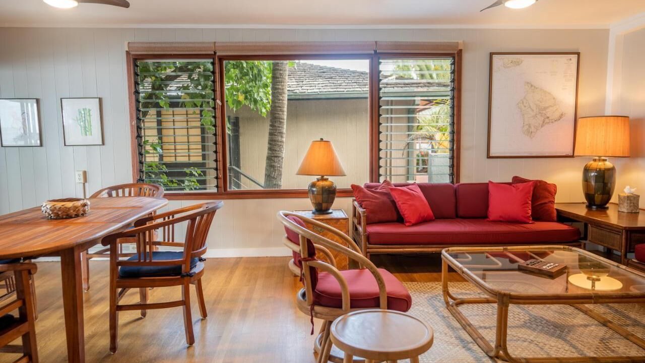 Photo of Livingroom in Kahaluu Bay