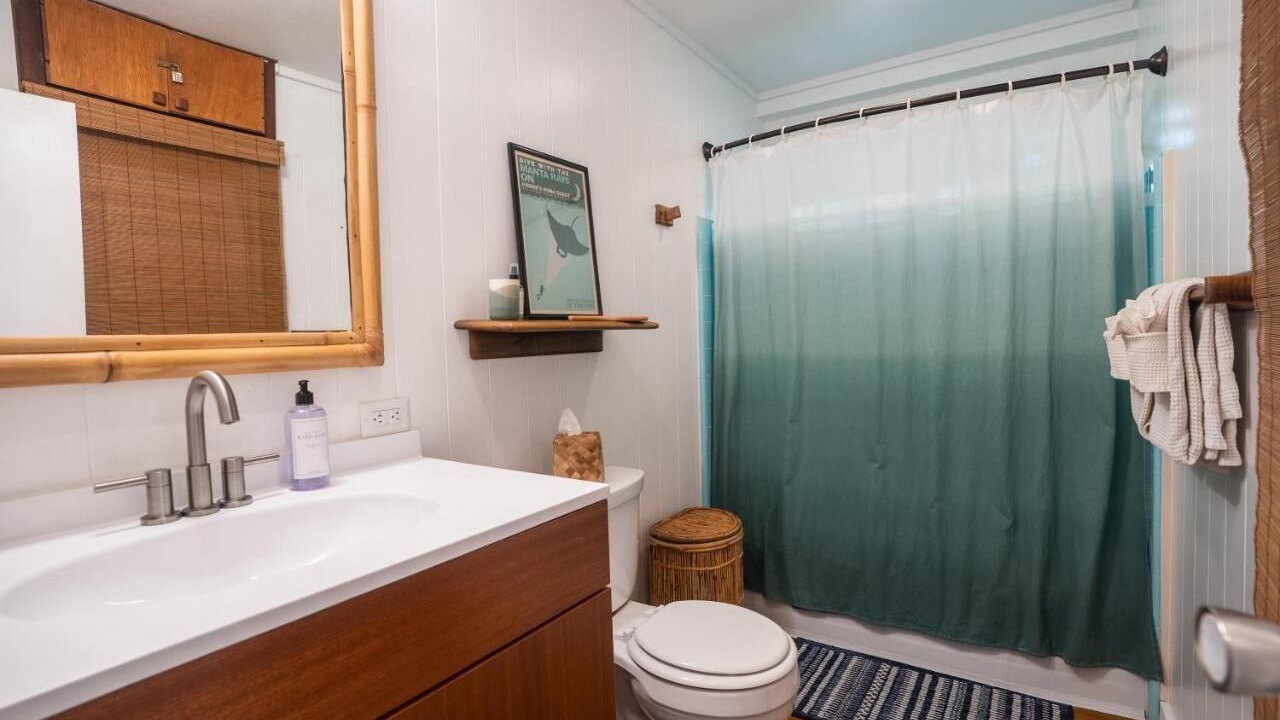 Photo of Bathroom in Kahaluu Bay