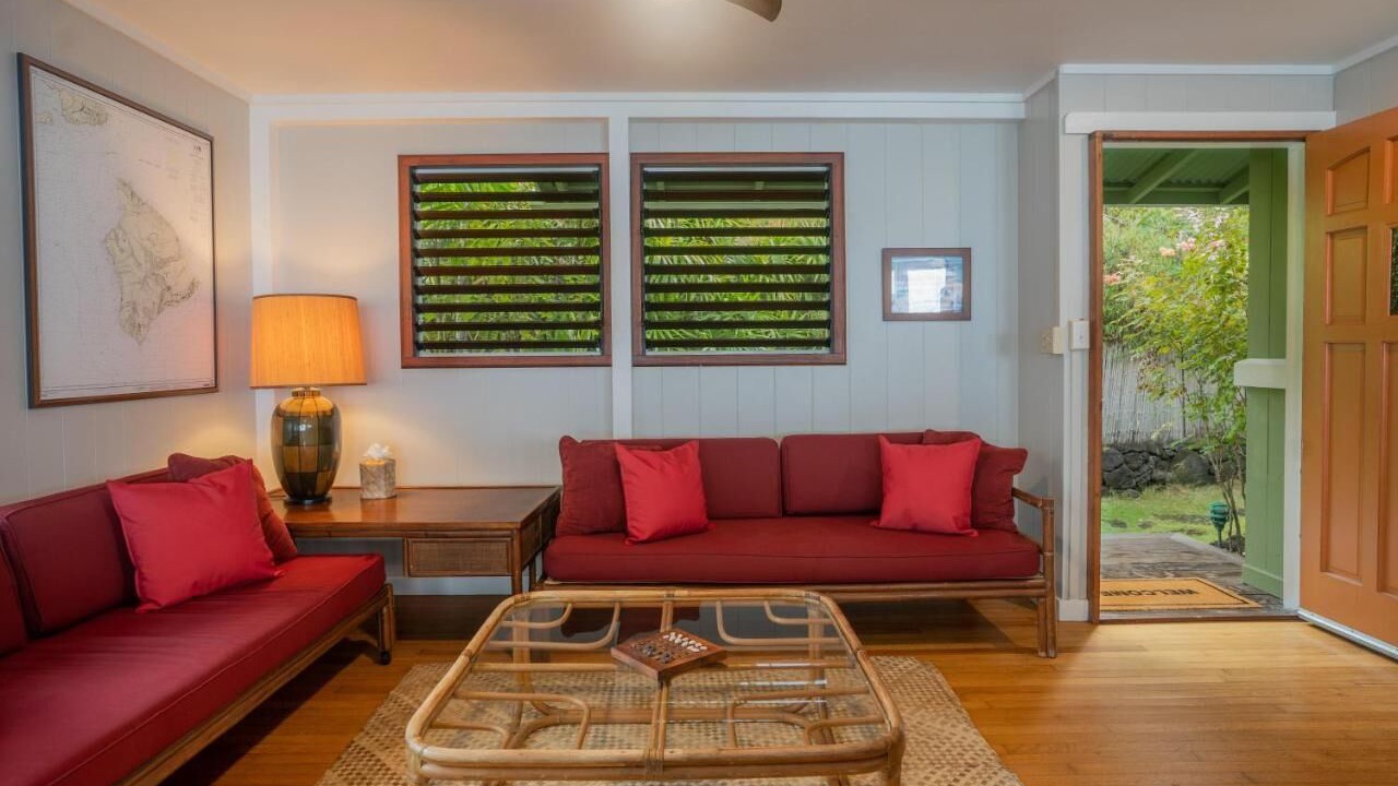 Photo of Livingroom in Kahaluu Bay