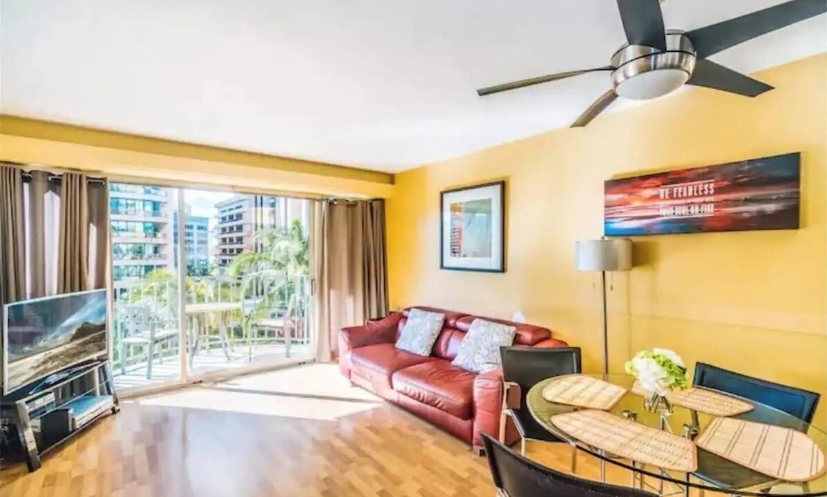 Photo of Livingroom in McCully - Moiliili