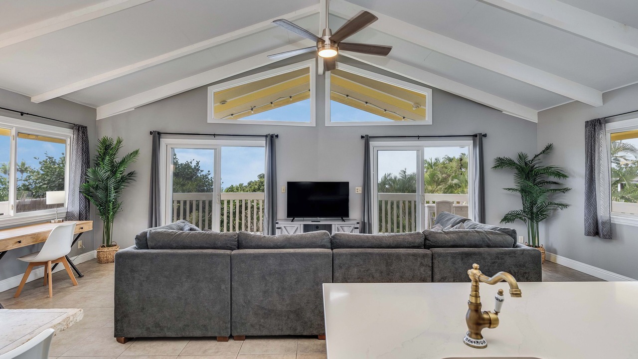 Photo of Livingroom in Kona Palisades